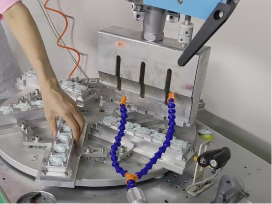 防蚊貼生產(chǎn)遇瓶頸？90%同行靠這臺設(shè)備實(shí)現(xiàn)效率×3、良品率飆升！